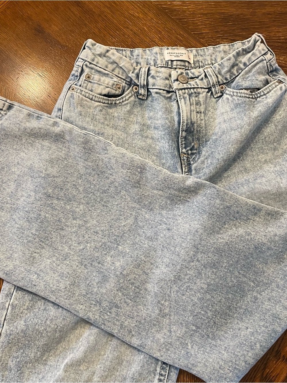 Aeropostale Light Wash High-Rise Curvy Baggy Jeans 26w 28L like new